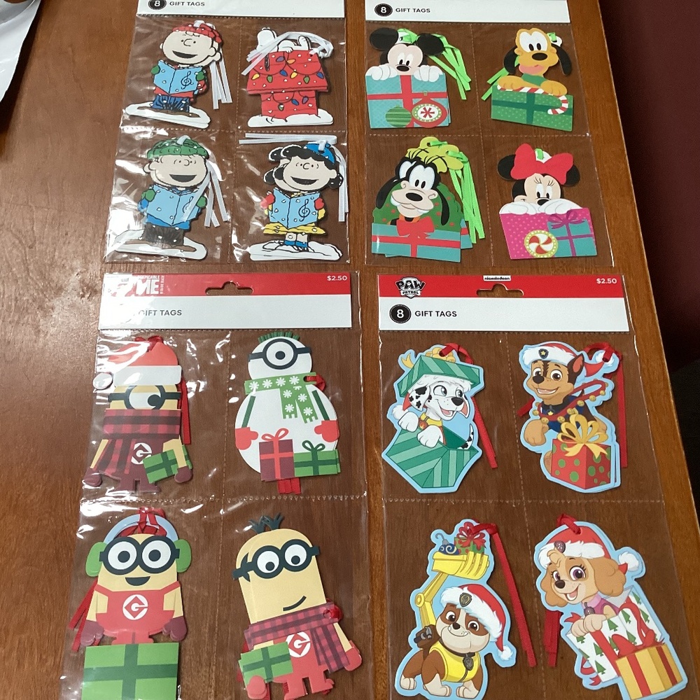 Christmas Gift Tags New With Tag 1 pack/8 tags = total 32 tags